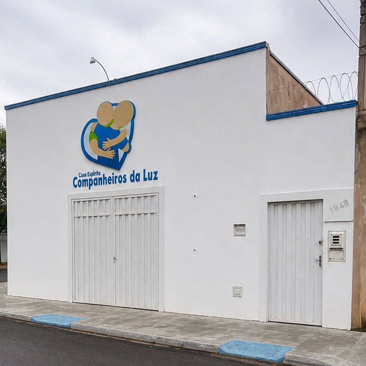 Fachada da Casa Espírita Companheiros da Luz, em Birigui
